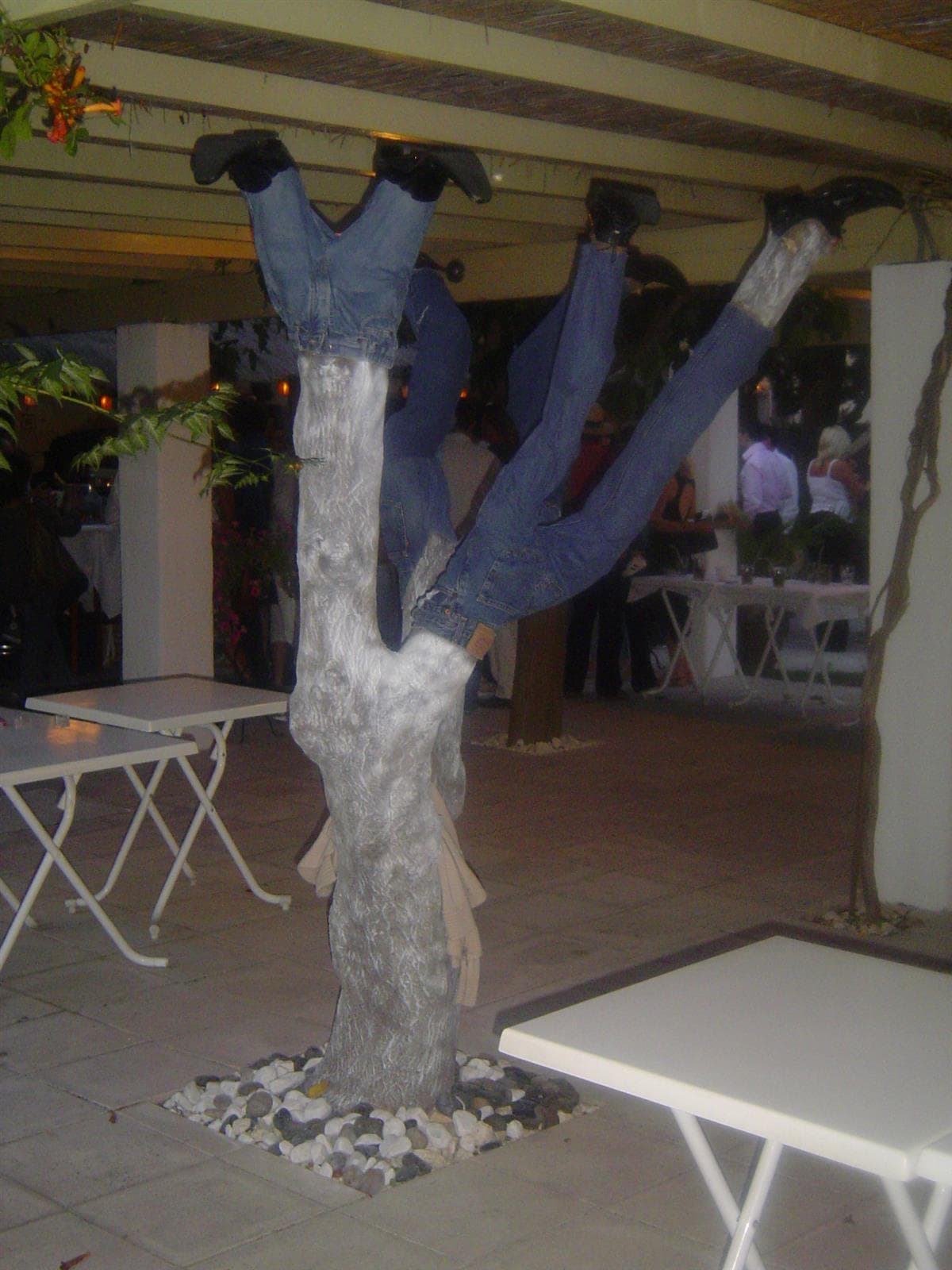 Arbre en jean stratifié, Jean stratifié résine, sculpture, 2009