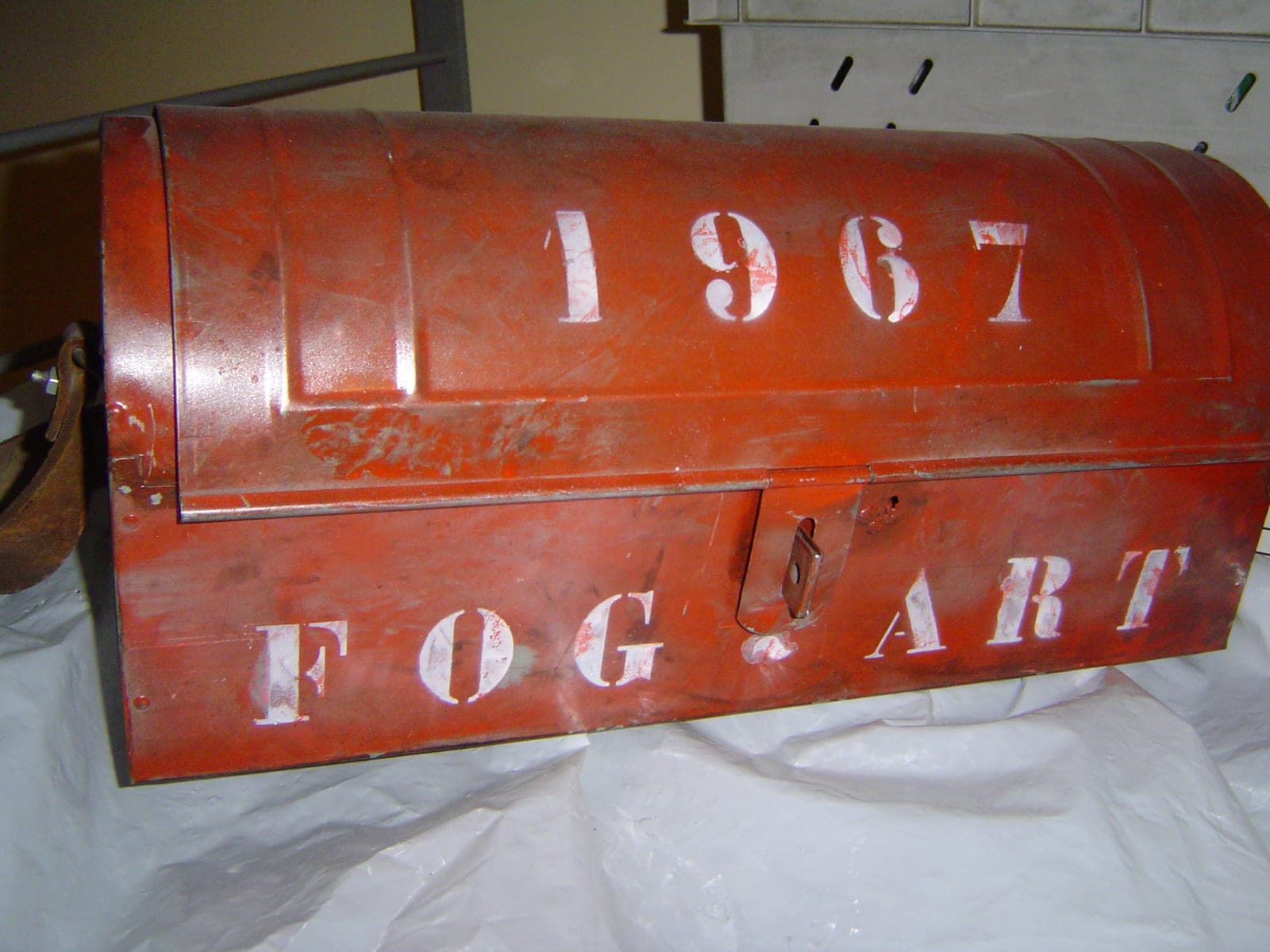 Caisse FOG ART 1967, Caisse zinc vintage + peinture huile, 1967