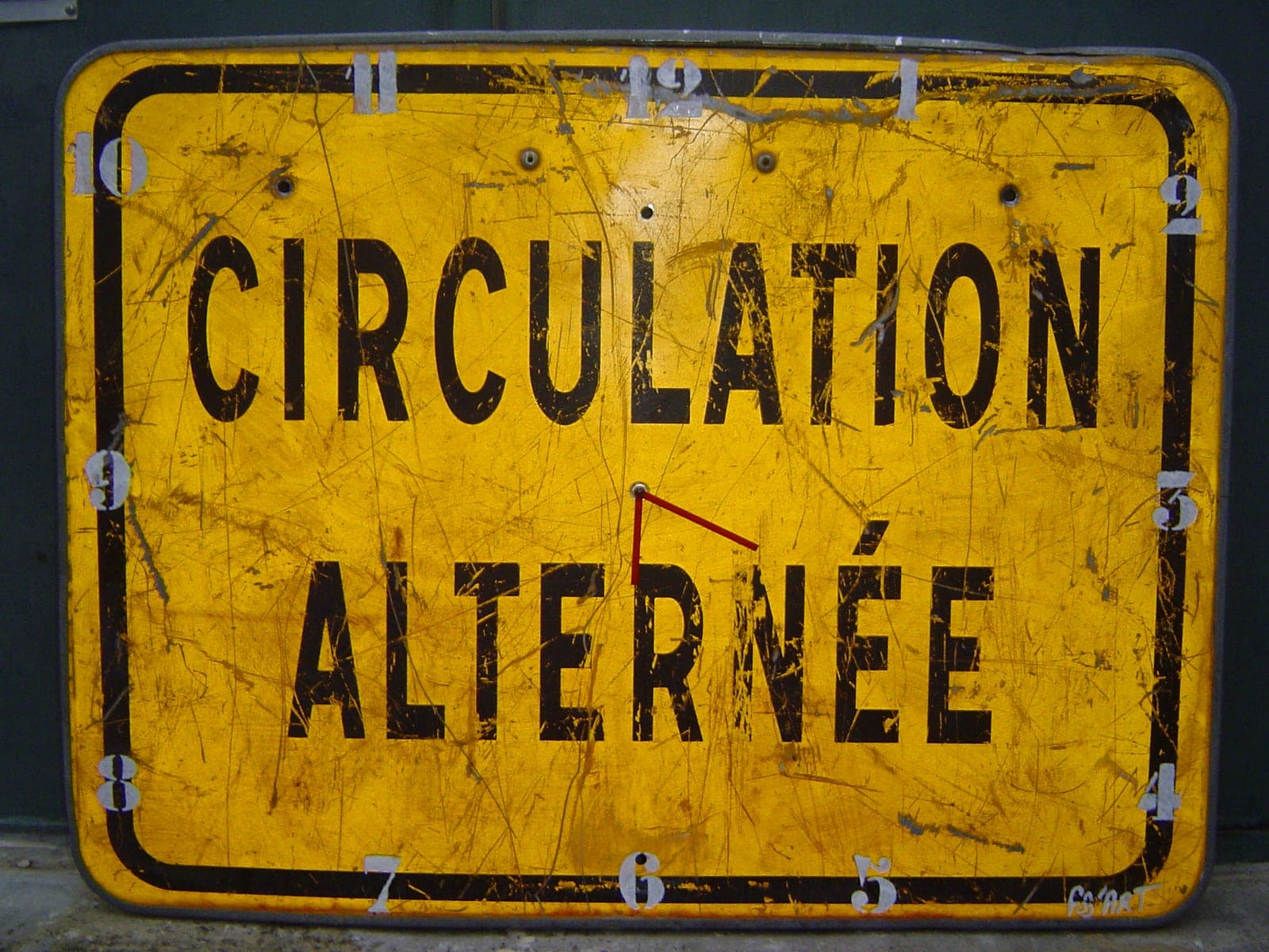 Pendule Circulation alternée, Panneau chantier patiné + horloge