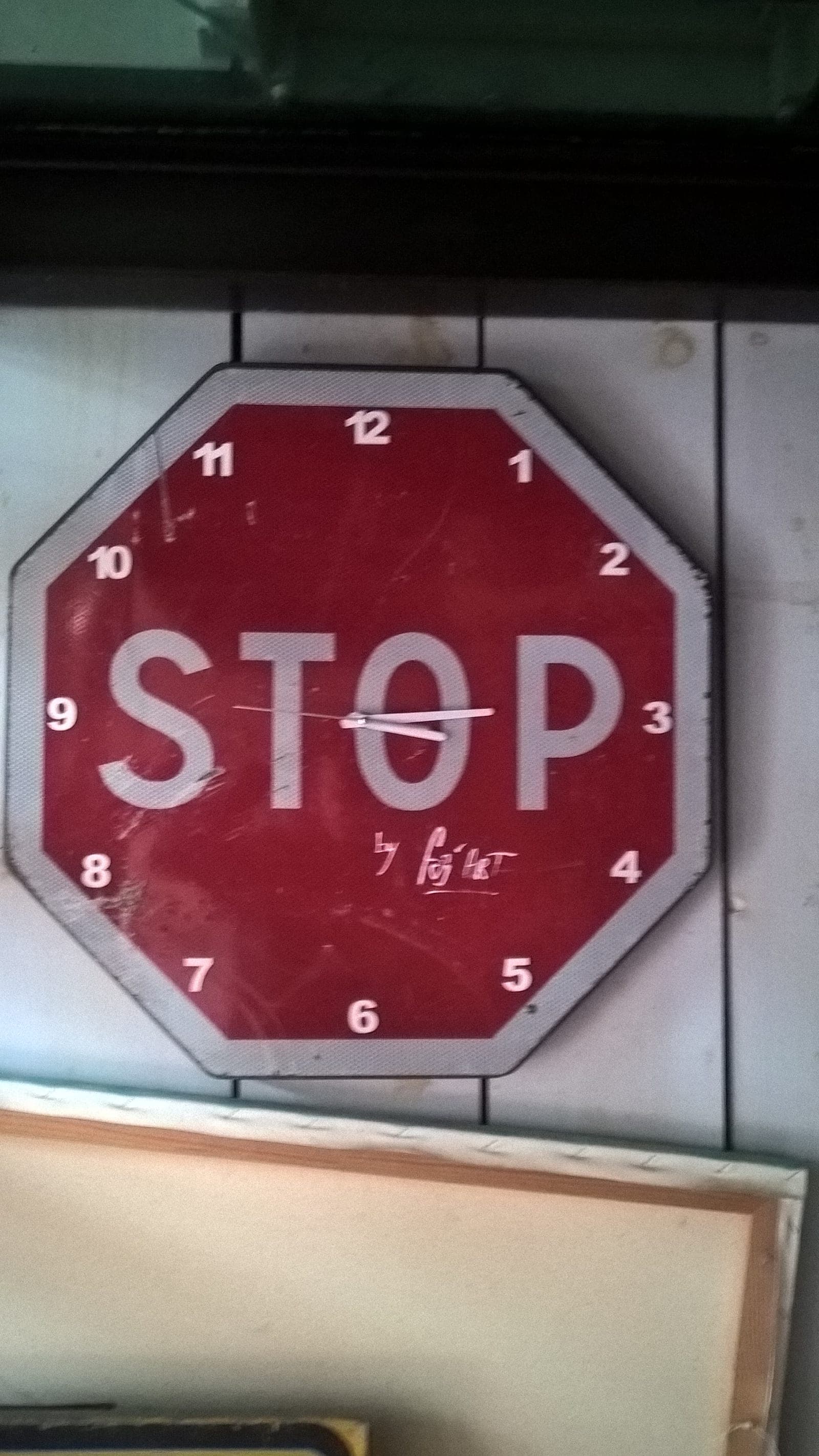 Pendule STOP, Panneau STOP + mécanisme horloge